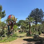 La Cactee Singuliere לינה וארוחת בוקר בזייה